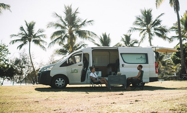 couple-campervan-cairns-travel-campsite